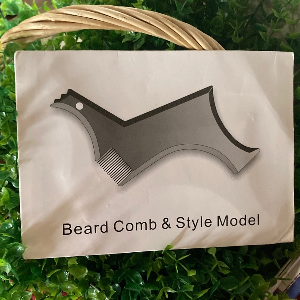 10/$13 NWT clear -  Beard Template Comb